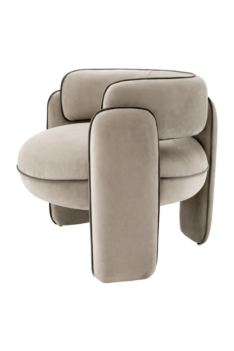 Fauteuil en velours taupe | Eichholtz Chaplin | Meubleluxe.fr