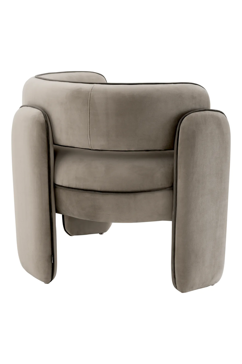 Fauteuil en velours taupe | Eichholtz Chaplin | Meubleluxe.fr