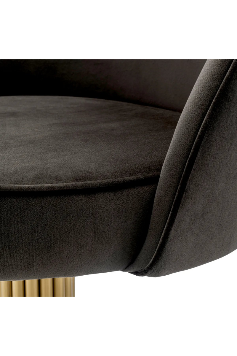 Chaise de salle à manger pivotante en velours Roche gris foncé | Eichholtz Dorland | Meubleluxe.fr