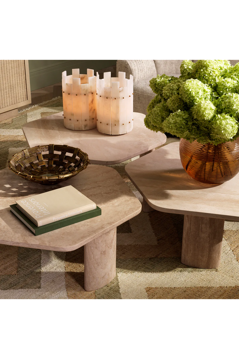 Table basse hexagonale en travertin | Eichholtz Zenitho | OROA.fr