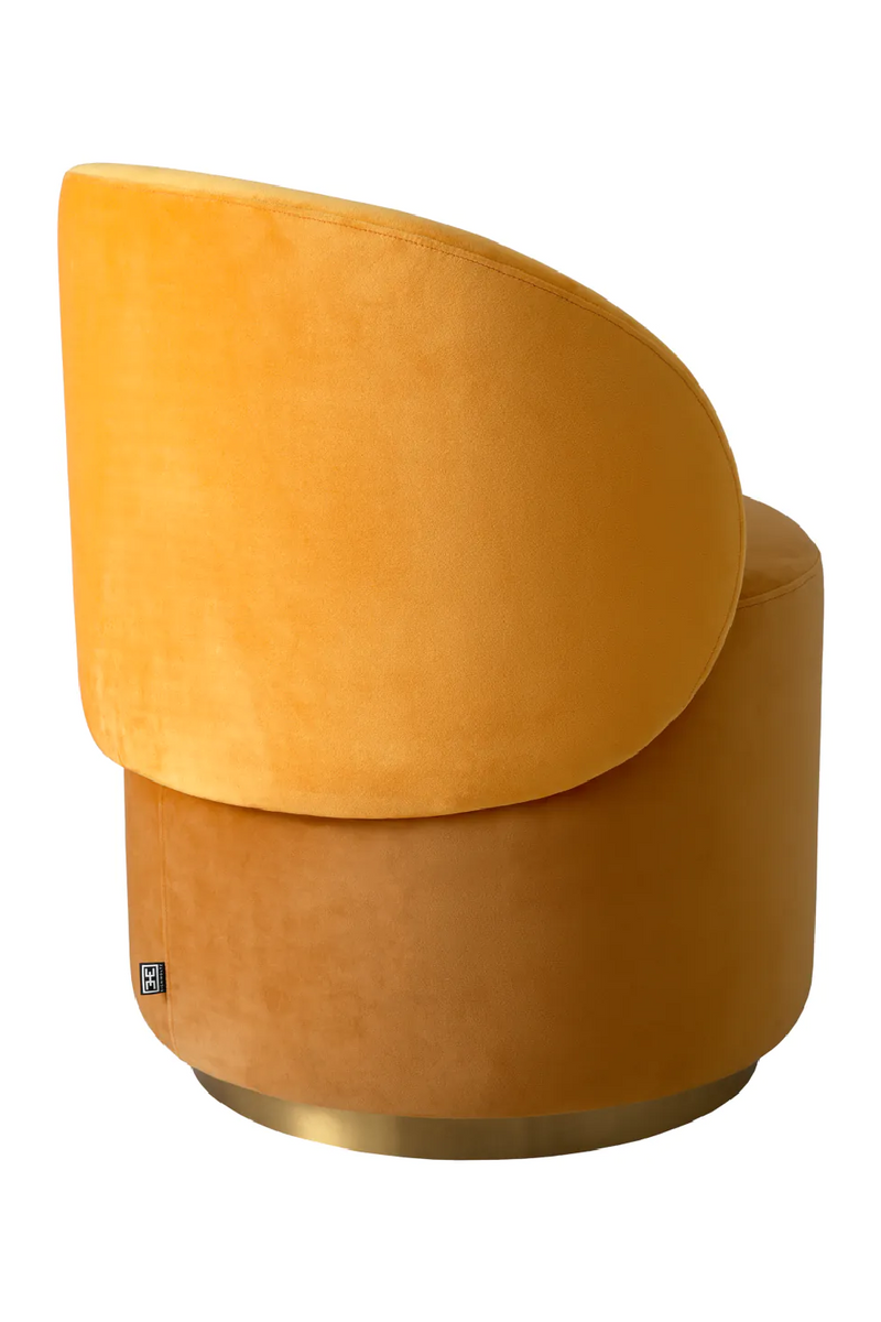 Chaise basse pivotante en velours jaune Roche | Eichholtz Greer | Meubleluxe.fr