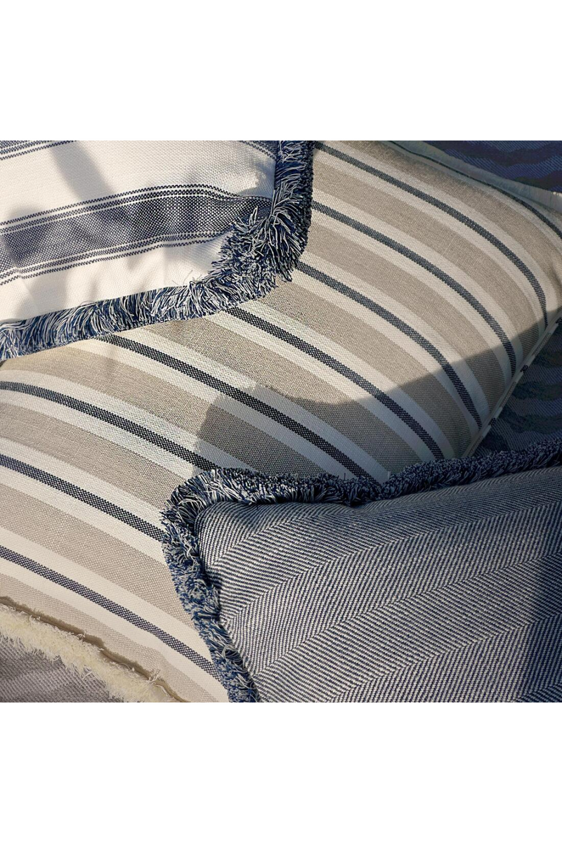 Coussin d'extérieur à chevrons bleu foncé | Andrew Martin Riviera | OROA.fr