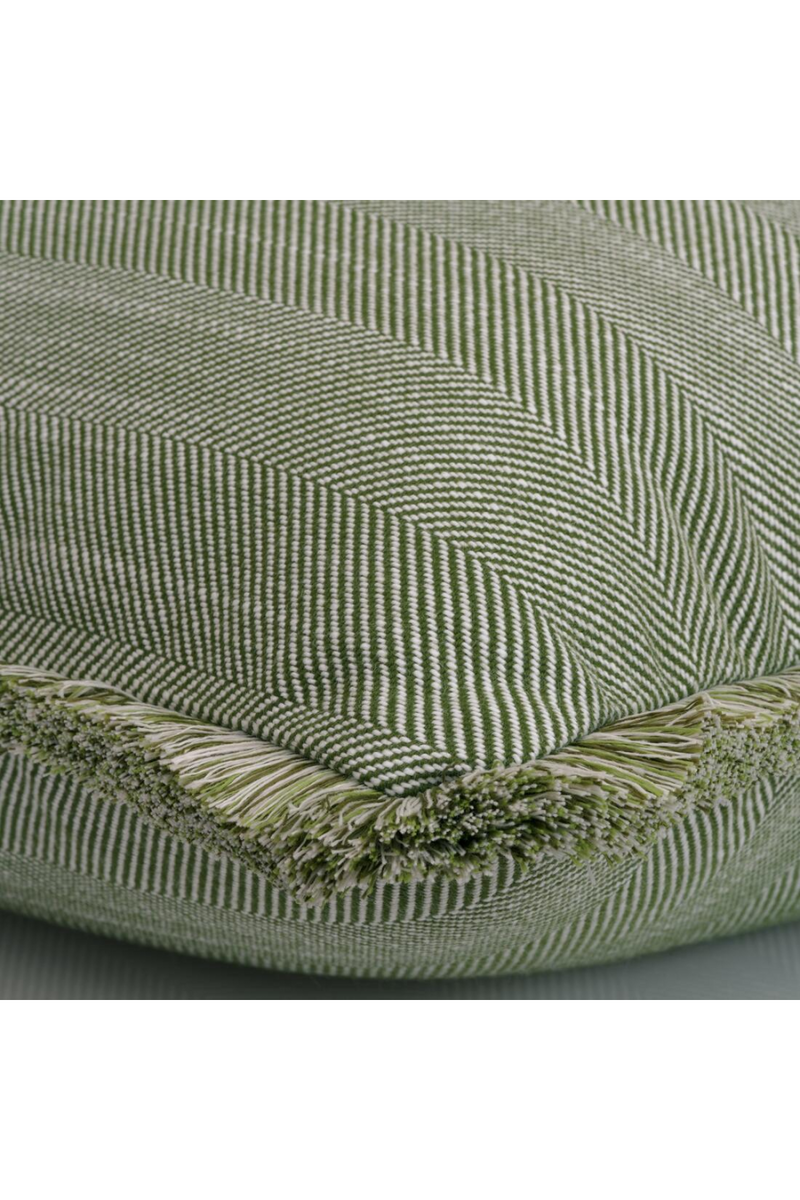 Coussin d'extérieur en tissu à chevrons vert | Andrew Martin Riviera | OROA.fr