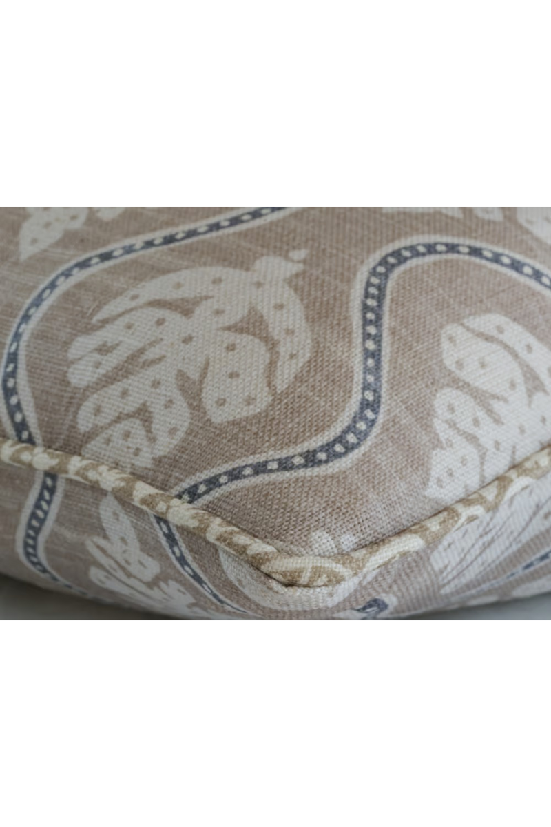 Coussin à Motif de Feuilles | Andrew Martin Fig | OROA.fr