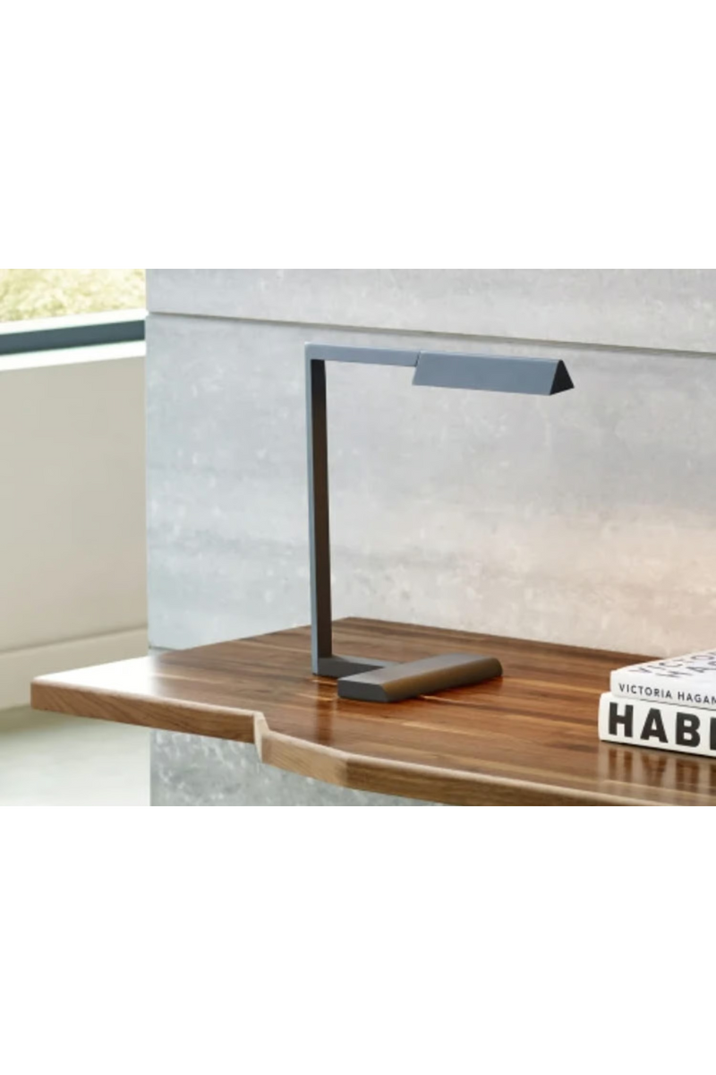 Lampe de Bureau Angulaire en Métal | Andrew Martin Dessau | OROA.fr