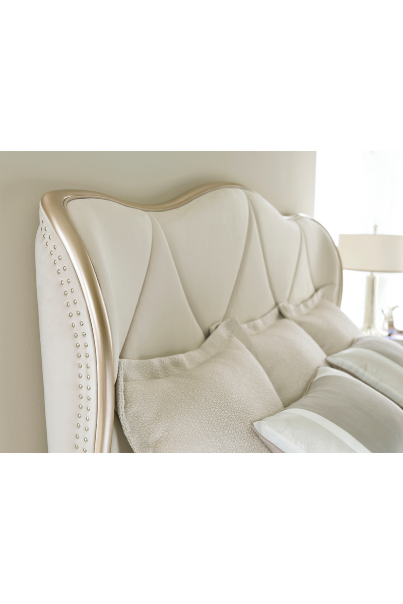 Lit Queen capitonné en velours crème | Caracole Adela | OROA.fr