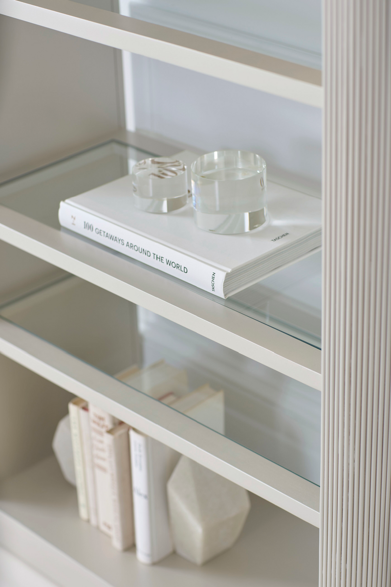 Etagère en bois taupe et en verre | Caracole Higher Love | Meubleluxe.fr