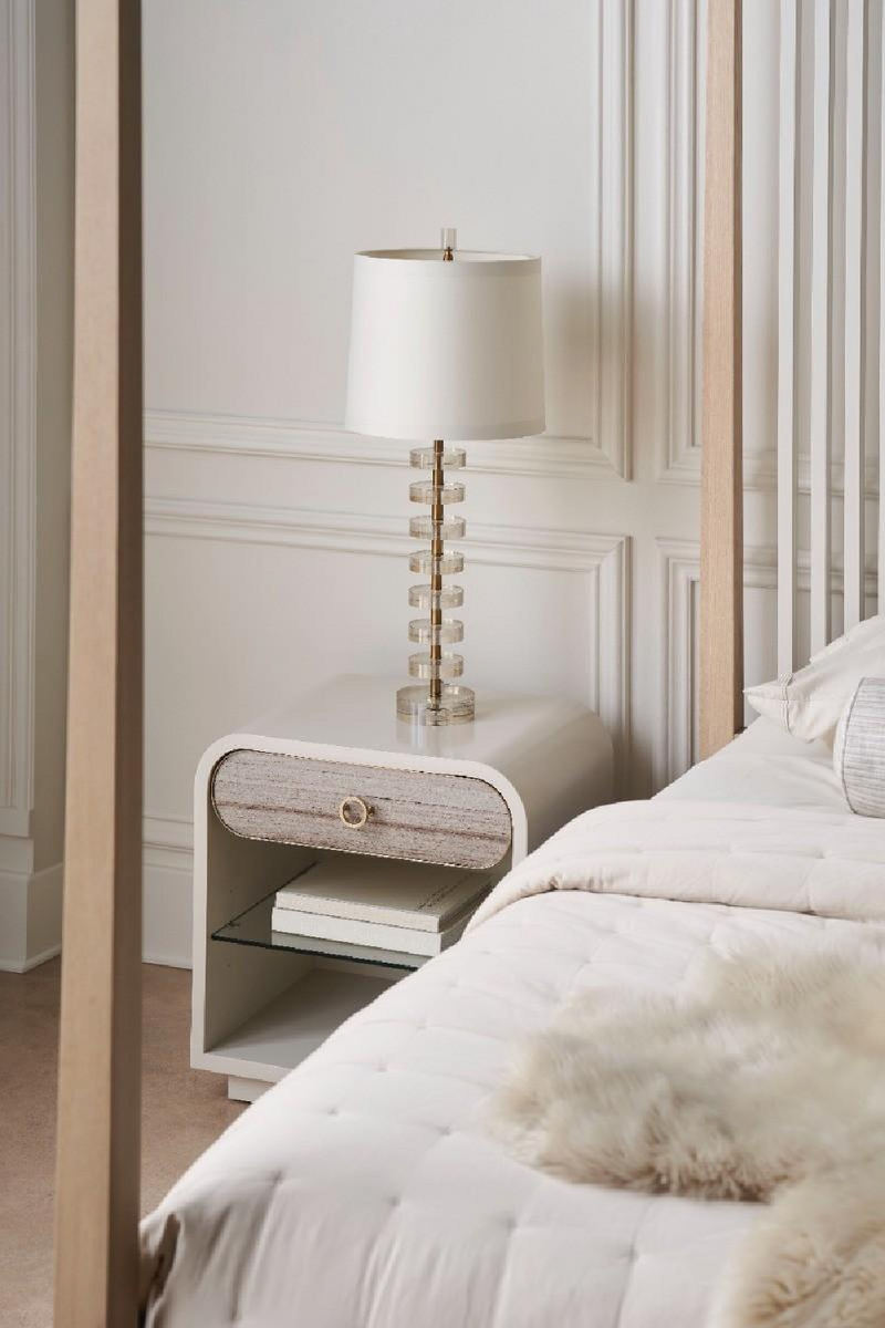 Lit baldaquin en chêne clair et lait d'amande | Caracole Pinstripe | Meubleluxe.fr