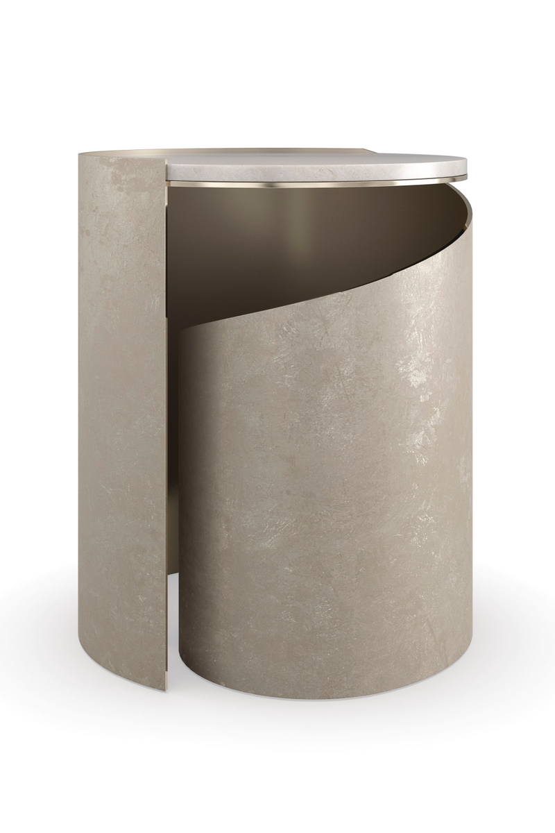 Table d'appoint en pierre et taupe argenté | Caracole Nautilus | Meubleluxe.fr