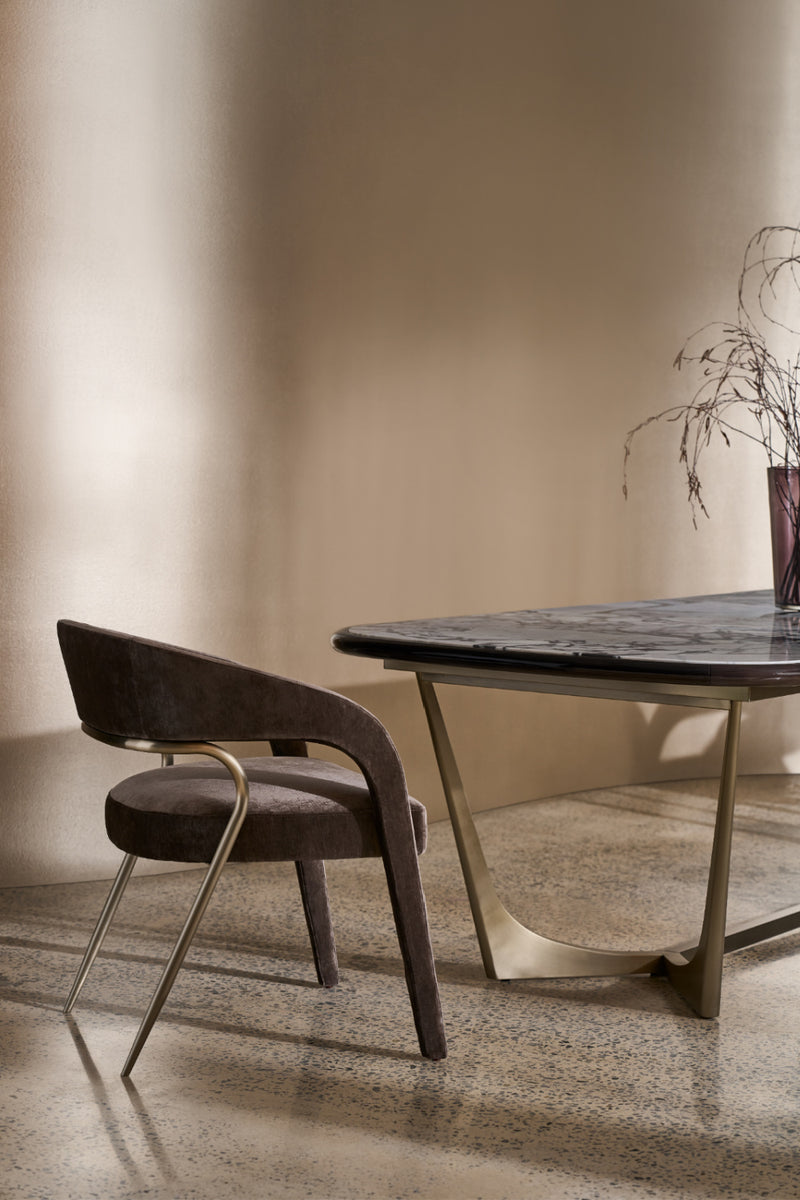 Chaise de salle à manger en velours à dossier ajouré | Caracole Gazelle | OROA.fr