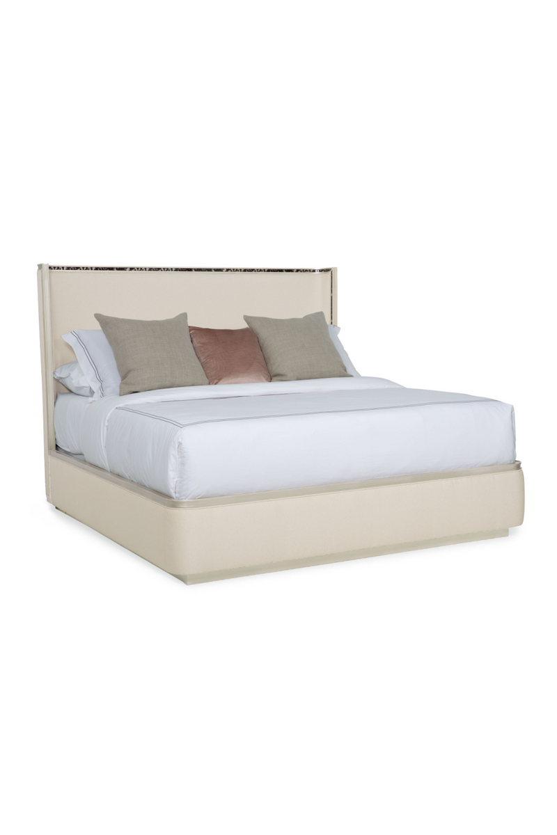 Lit California King capitonné en tissu crème | Caracole Dream Big | OROA.fr