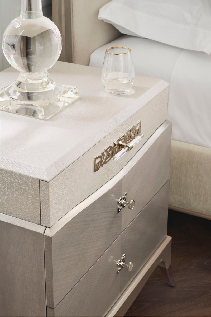 Table de chevet en bois et galuchat crème | Caracole Acapella S | Meubleluxe.fr