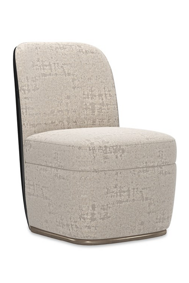 Chaise de salle à manger en chenille argentée-taupe | Caracole Cabochon | OROA.fr