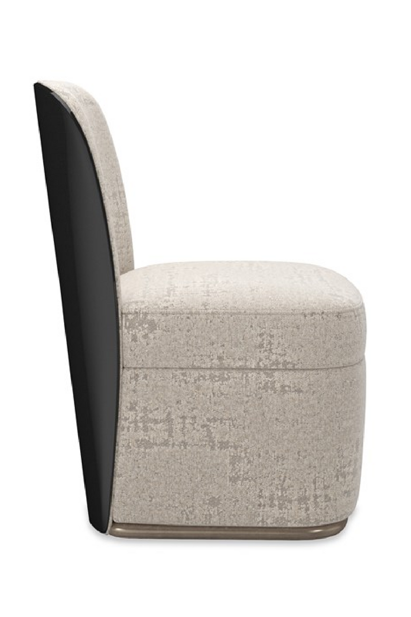 Chaise de salle à manger en chenille argentée-taupe | Caracole Cabochon | OROA.fr