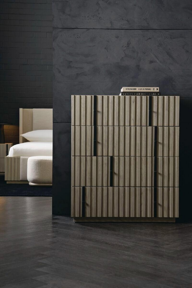 Commode verticale en bois clair | Caracole Clancy Meuble Luxe le spécialiste de Caracole