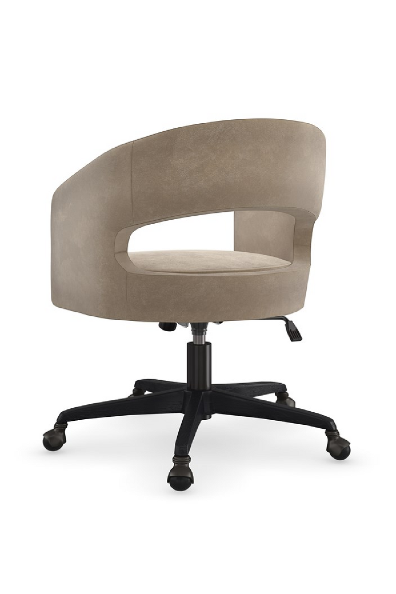 Chaise pivotante en suède à dossier ouvert | Caracole Blythe | OROA.fr