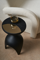 Table d'appoint en basalte noir | Caracole Quinn | Meubleluxe.fr