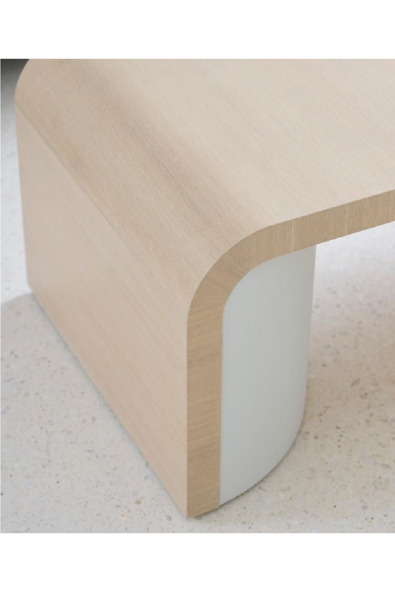 Table basse incurvée en bois de chêne clair | Caracole Movement | Meubleluxe.fr