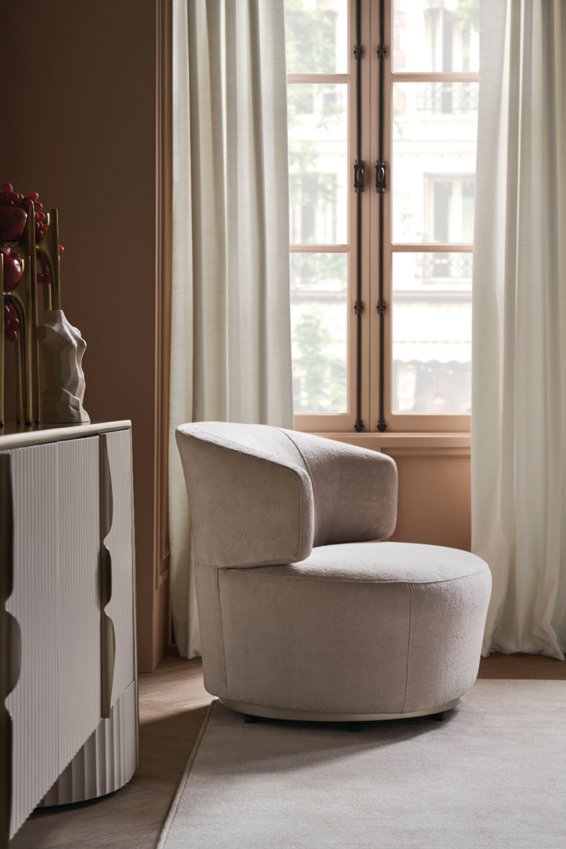 Fauteuil pivotant en velours crème | Caracole Olympia | OROA.fr