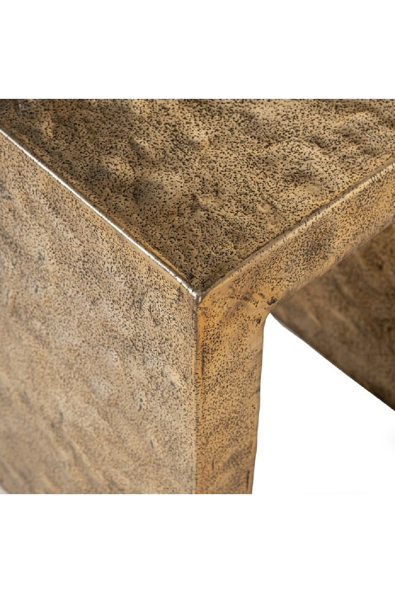 Table d’appoint en aluminium doré | Richmond Interiors Novan | OROA.fr
