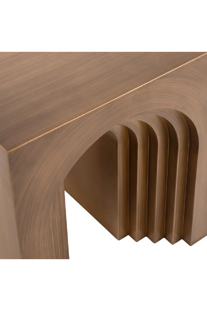 Table d’appoint arquée en or brossé | Richmond Interiors Vevey | OROA.fr