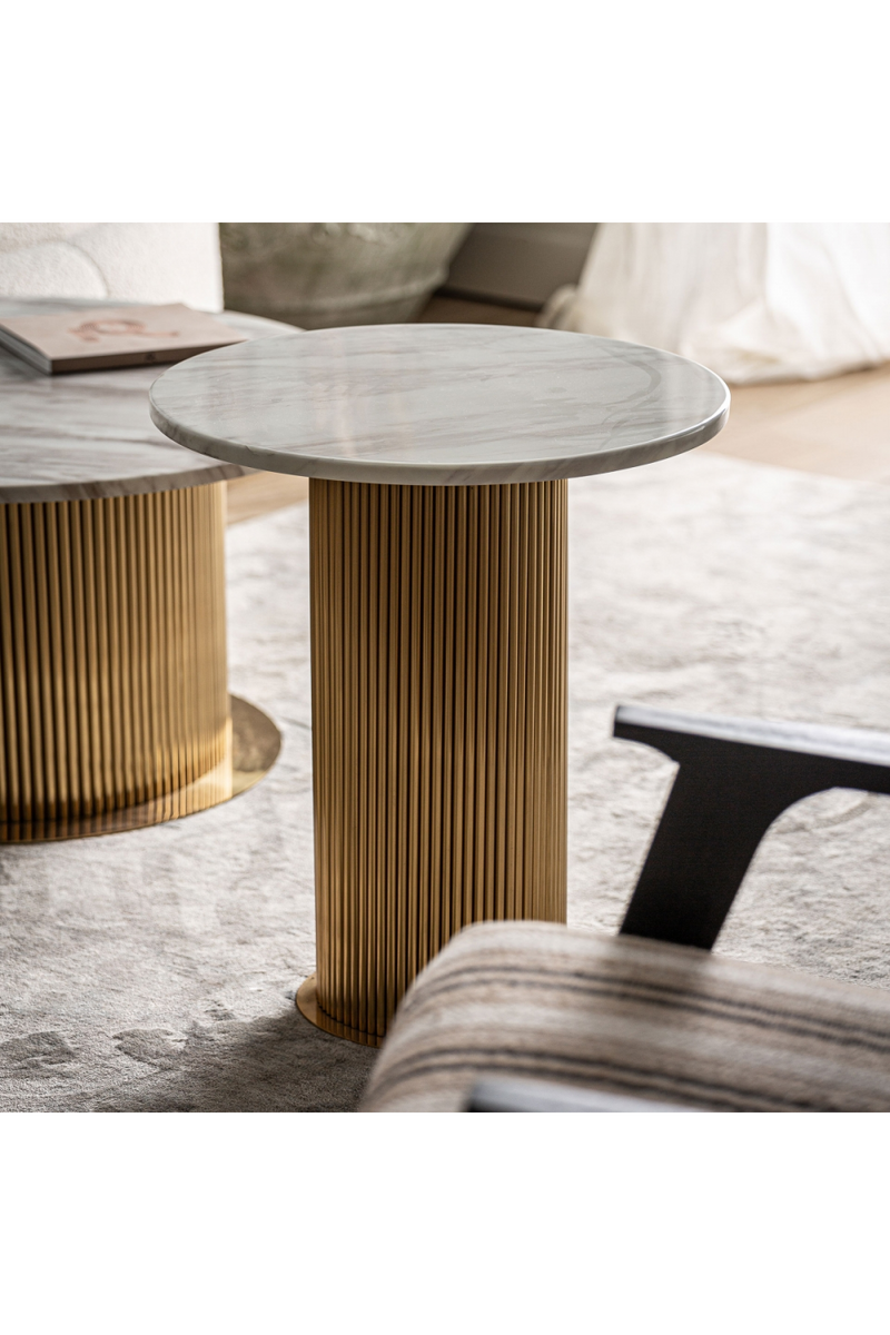 Table d'appoint à piédestal cannelé en or | Vical Home Coen | OROA.fr