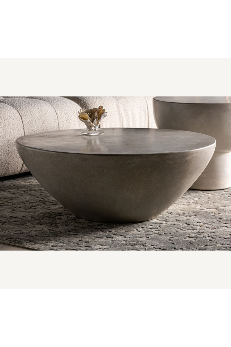 Table basse en forme de bol en ciment gris | Vical Home Telfs | OROA.fr