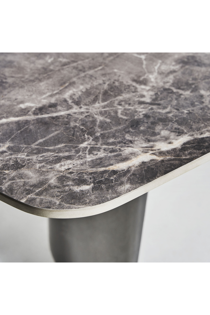 Table basse asymétrique en porcelaine grise | Vical Home Kalvatn | OROA.fr