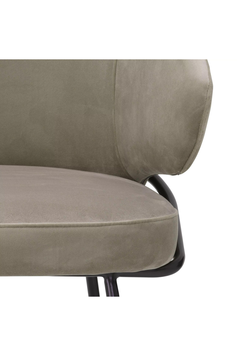 Chaise de salle à manger en velours taupe | Eichholtz Kinley | Meubleluxe.fr 