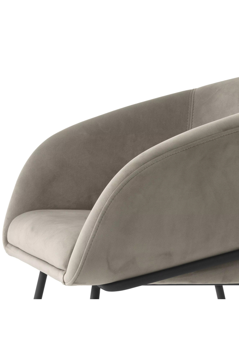 Chaise de salle à manger en velours taupe | Eichholtz Campus | Meubleluxe.fr