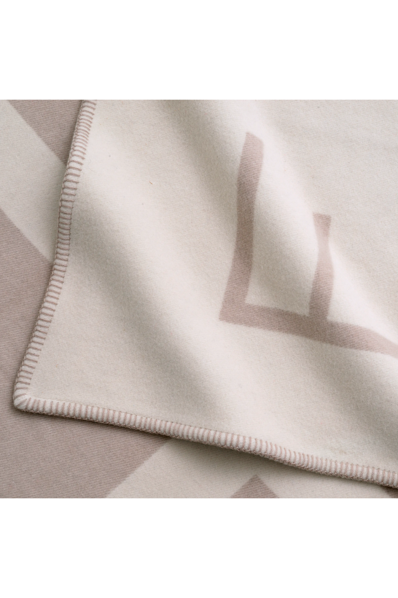 Plaid taupe en laine et cachemire | Eichholtz Thana | Meubleluxe.fr