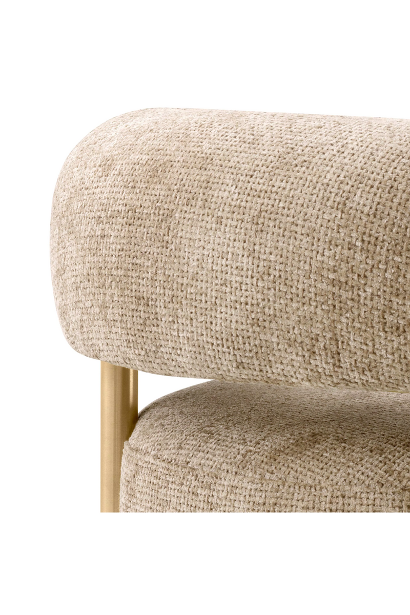 Fauteuil Lyssa sable et laiton brossé | Eichholtz Thompson | Meubleluxe.fr