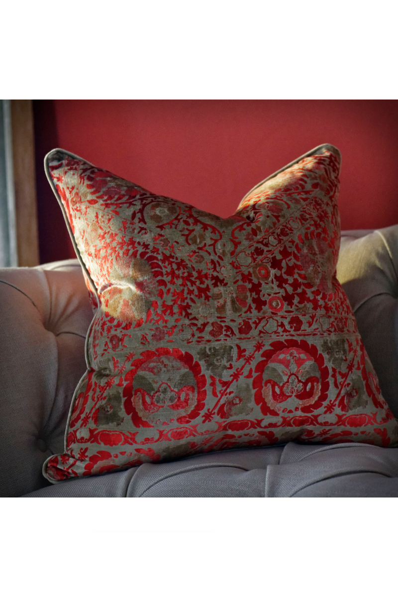 Coussin en velours vintage Suzani | Andrew Martin Iznik | Meubleluxe.fr