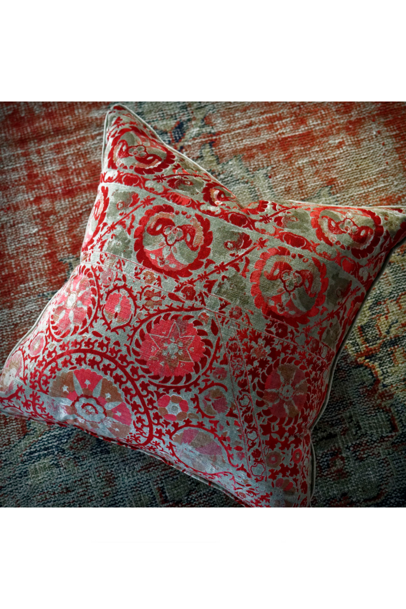 Coussin en velours vintage Suzani | Andrew Martin Iznik | Meubleluxe.fr