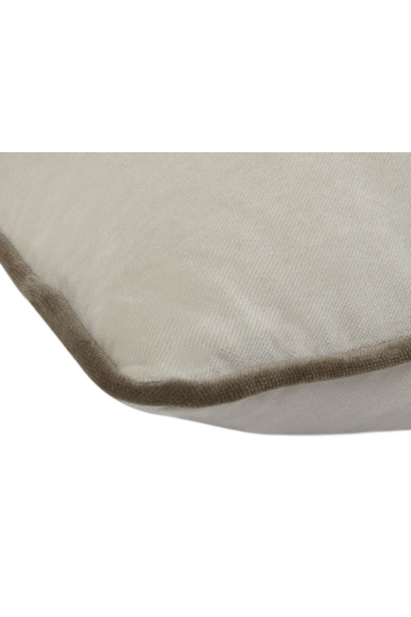 Coussin carré en velours gris pierre | Andrew Martin Pelham | Meubleluxe.fr