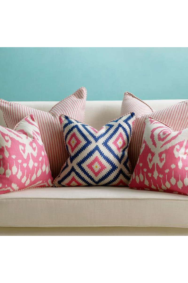 Coussin Ikat avec passepoil en velours M | Andrew Martin Volcano | Meubleluxe.fr