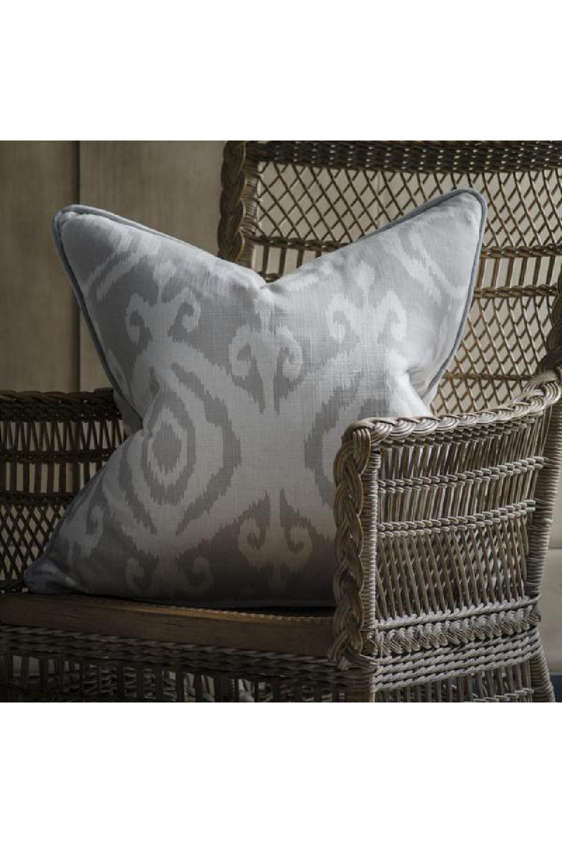 Coussin Ikat avec passepoil en velours M | Andrew Martin Volcano | Meubleluxe.fr