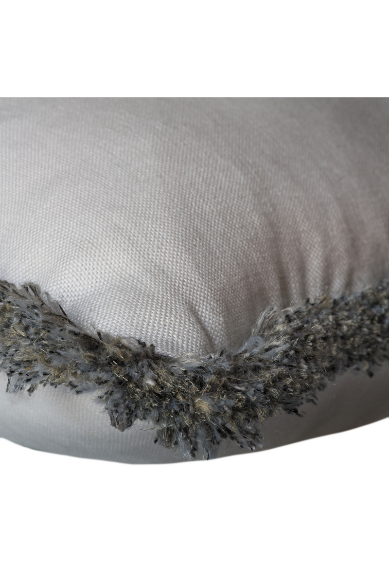 Coussin en lin blanc à franges gris argentées | Meubleluxe.fr