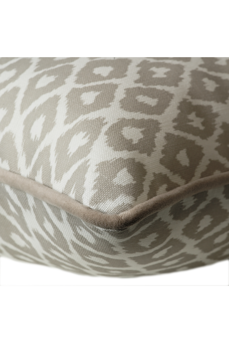 Coussin d'extérieur gris neutre | Andrew Martin Gypsum Cloud | Muebleluxe.fr