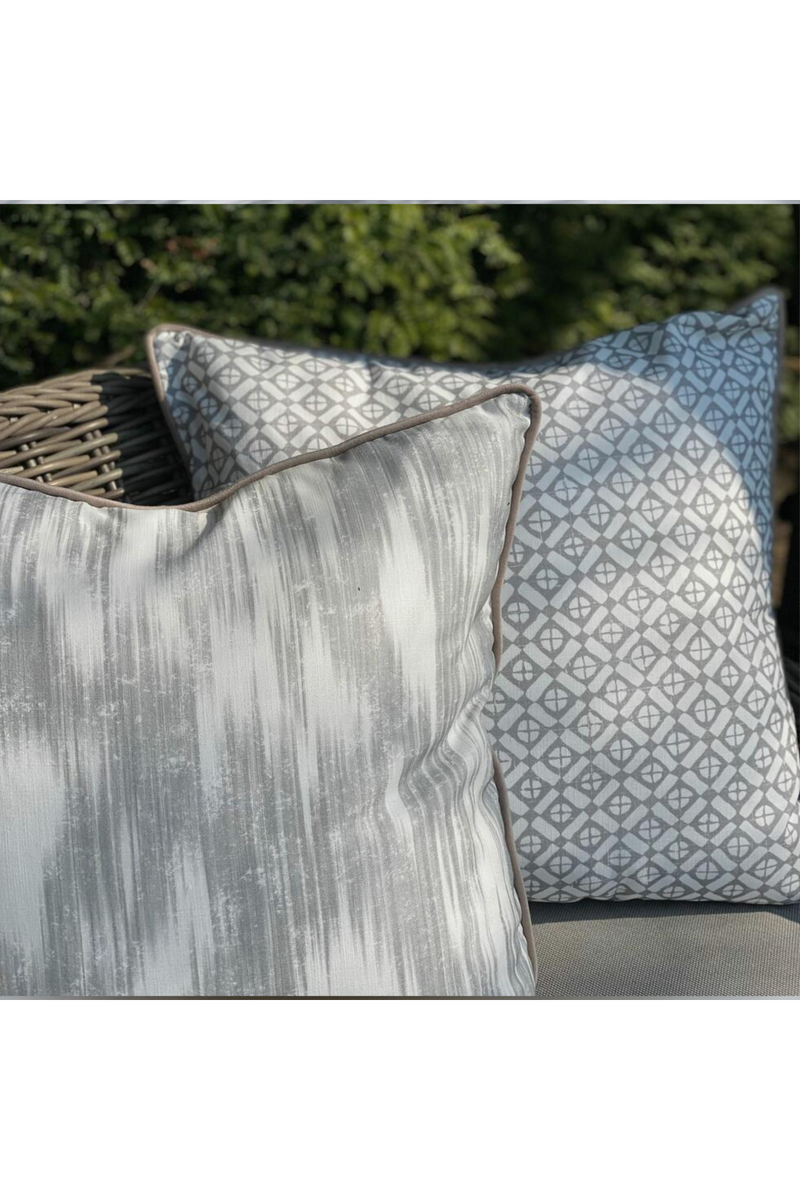 Coussin d'extérieur gris clair | Andrew Martin Apulia | Meubleluxe.fr