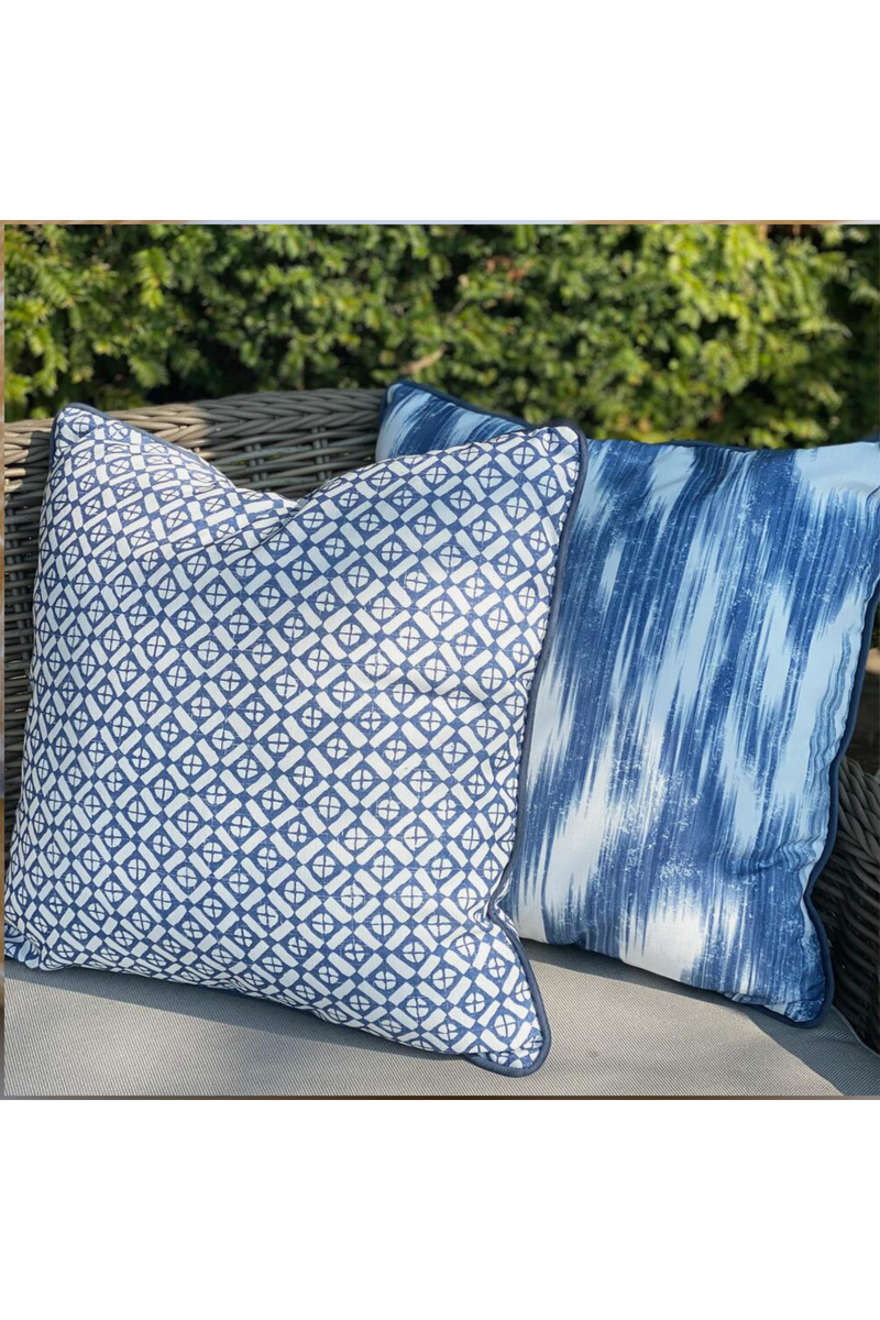 Coussin d'extérieur bleu marine | Andrew Martin Apulia | Meubleluxe.fr