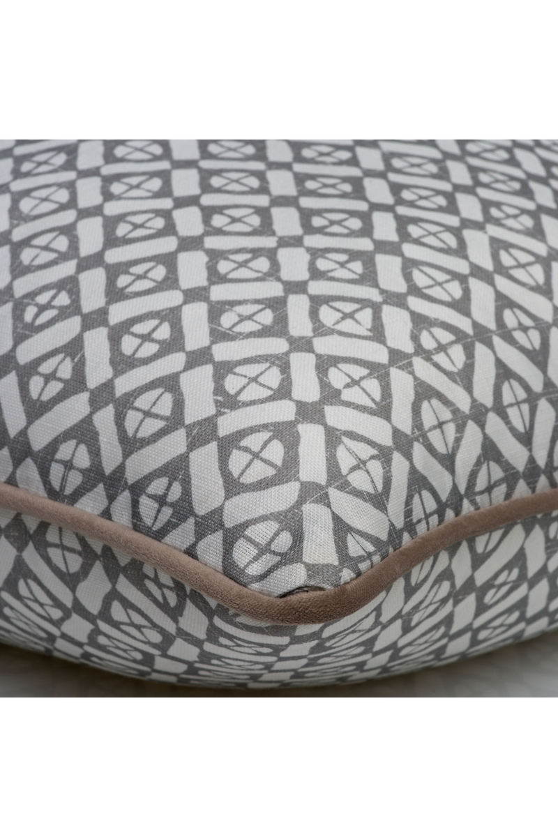 Coussin d'extérieur géométrique gris clair | Andrew Martin Audley | Meubleluxe.fr