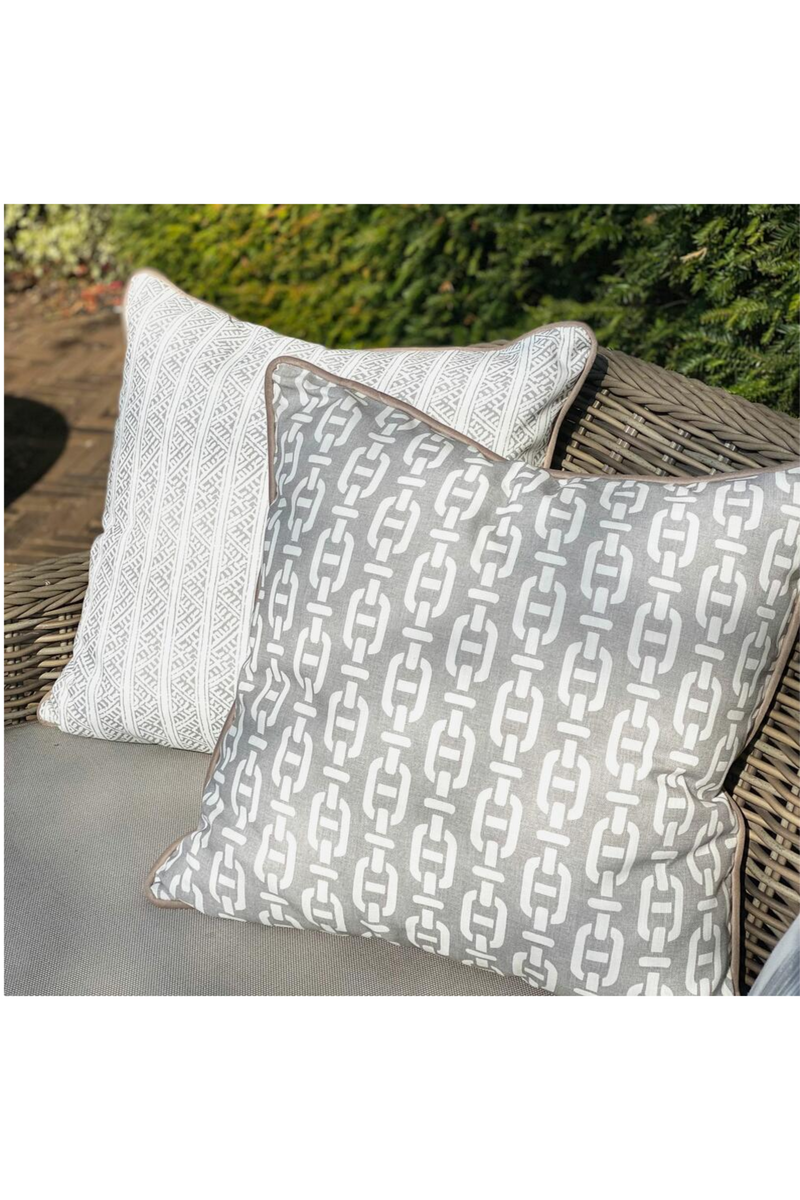 Coussin d'extérieur carré gris et blanc | Andrew Martin Burlington | Meubleluxe.fr