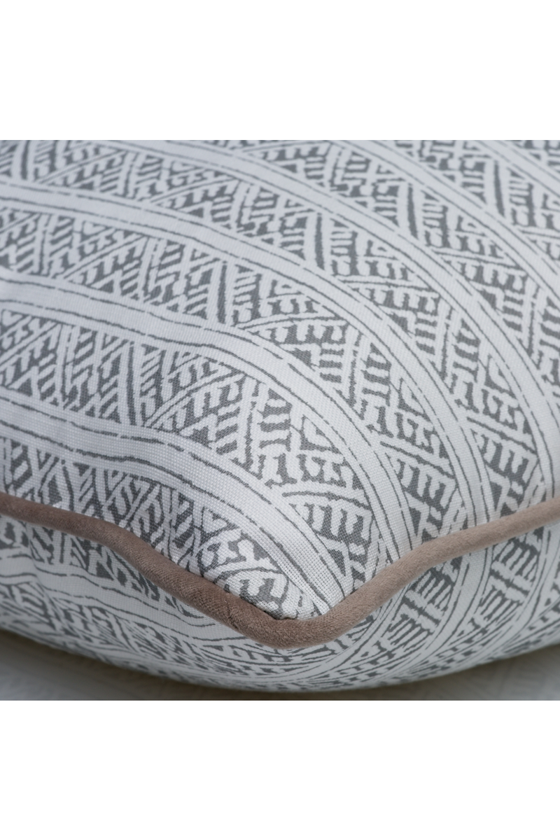 Coussin d'extérieur carré gris et taupe | Andrew Martin Ostuni | Meubleluxe.fr