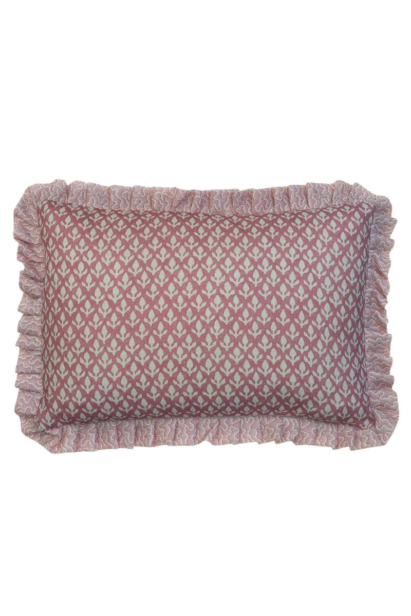 Coussin rectangulaire rose à motifs | Andrew Martin Bud Ruffle | Meubleluxe.fr