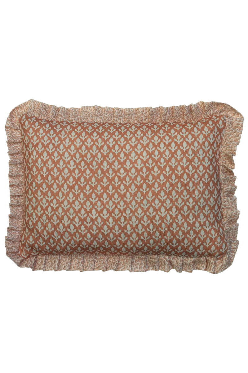 Coussin rectangulaire orange à motifs | Andrew Martin Bud Ruffle | Meubleluxe.fr