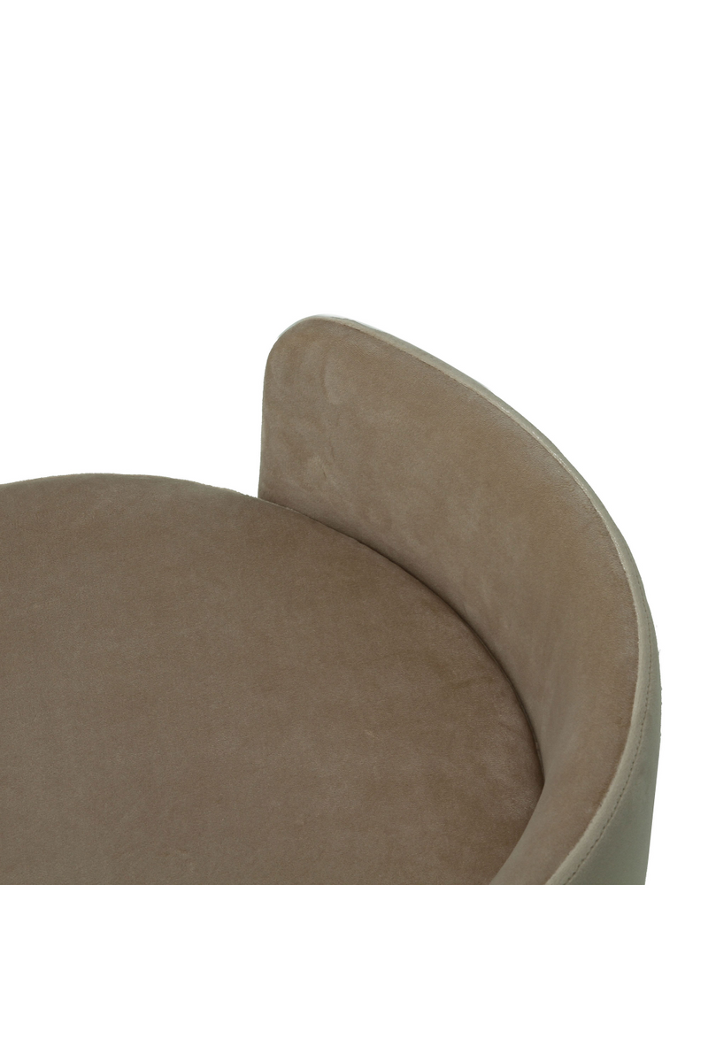 Pouf mi-haut arrondi en velours taupe | Andrew Martin Otis | Meubleluxe.fr