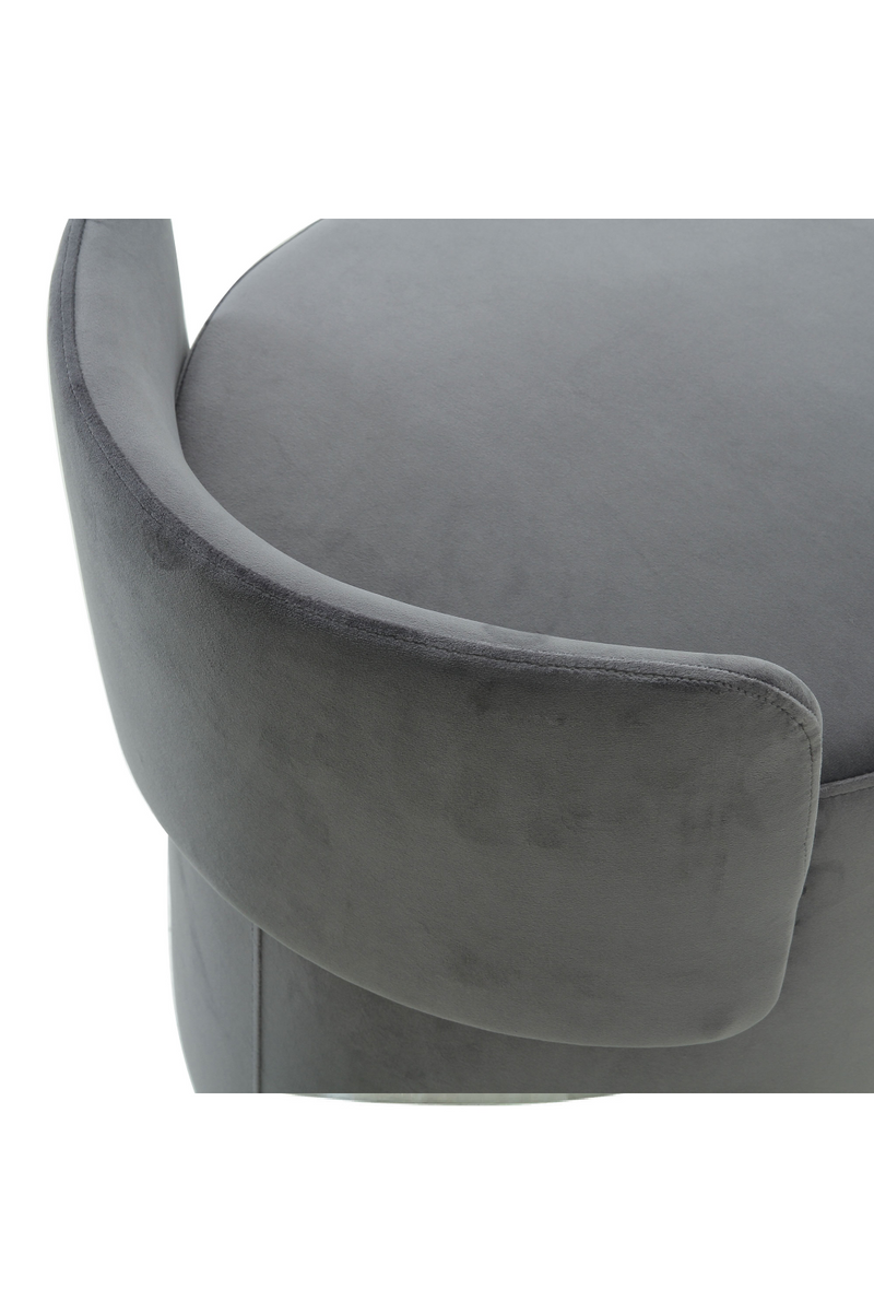 Pouf mi-haut arrondi en velours gris | Andrew Martin Otis | Meubleluxe.fr