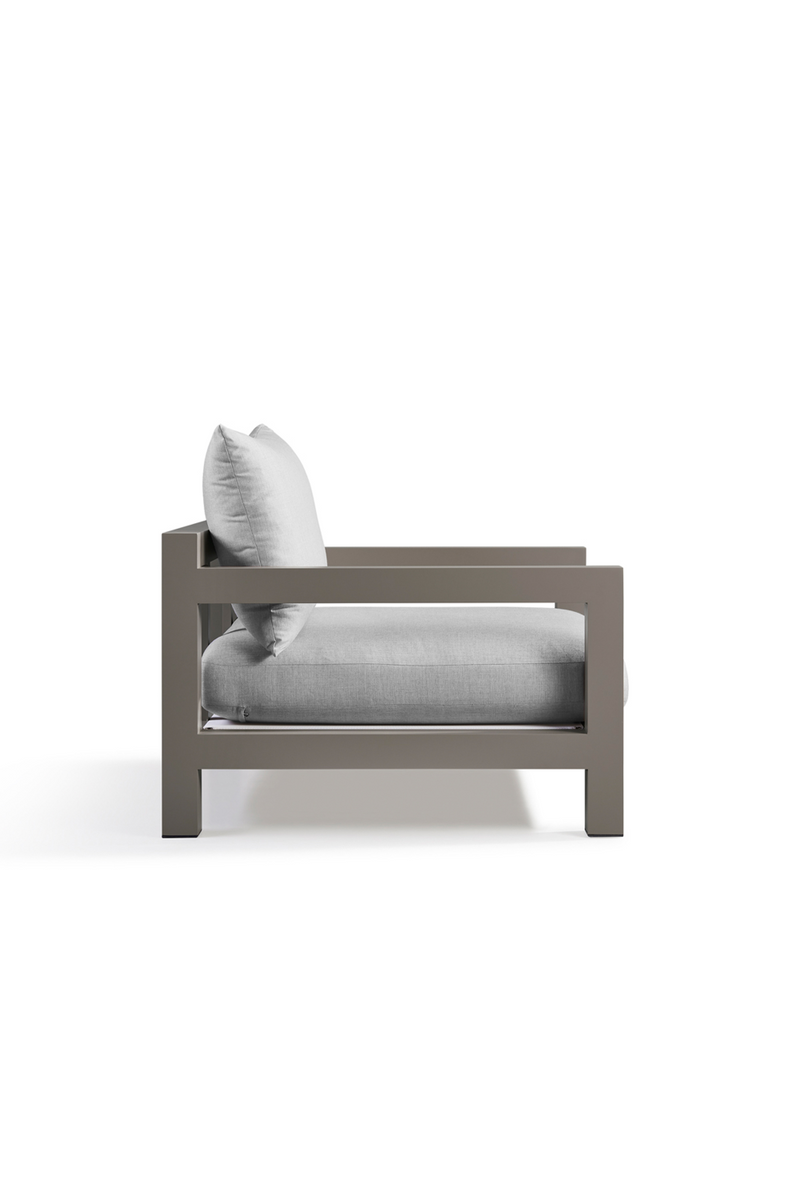 Fauteuil d'extérieur en aluminium taupe | Andrew Martin Harlyn | Meubleluxe.fr