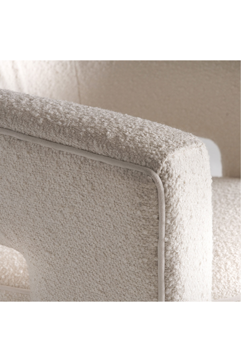 Fauteuil pivotant sculptural bouclé ivoire | Andrew Martin Madison | Meubleluxe.fr